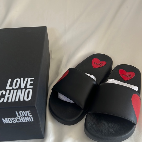 Moschino Pool Slides Black Hearts - Picture 2 of 5